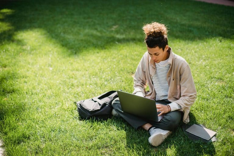 Lifelong Learning Platforms: Modular Courses for Continuous Education